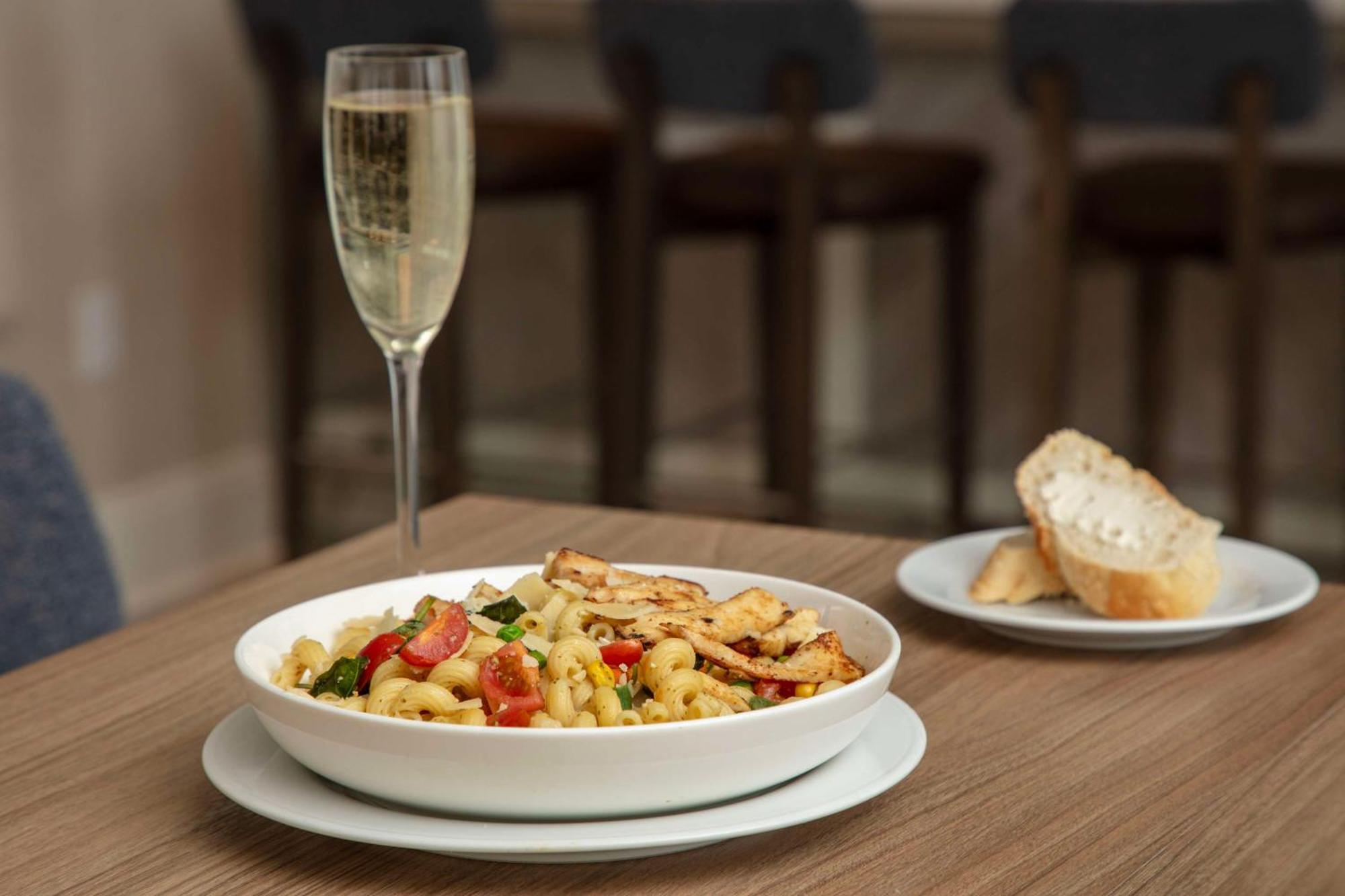 Hilton Garden Inn Atlanta North/Джонс Крийк Екстериор снимка