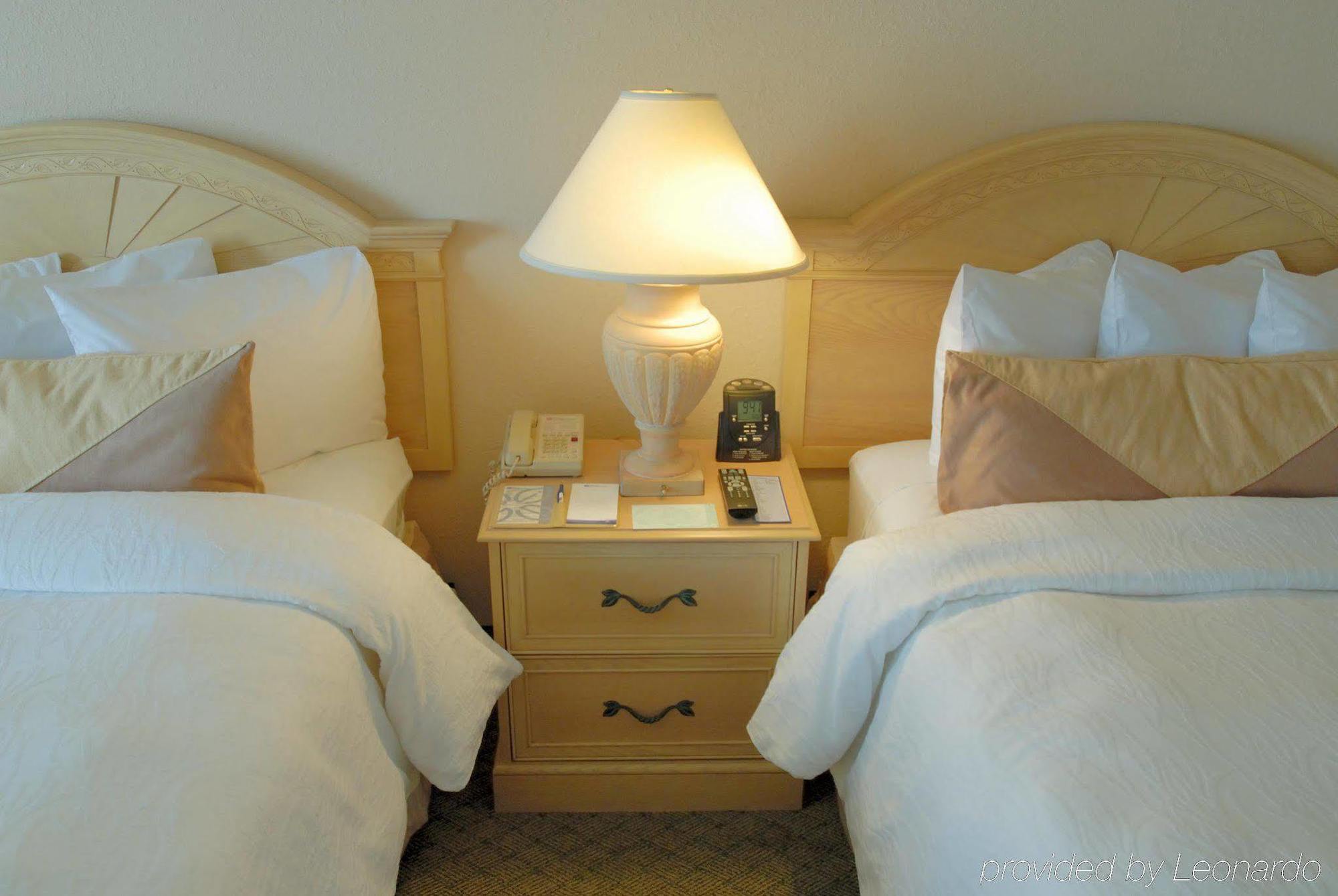 Hilton Garden Inn Atlanta North/Джонс Крийк Стая снимка