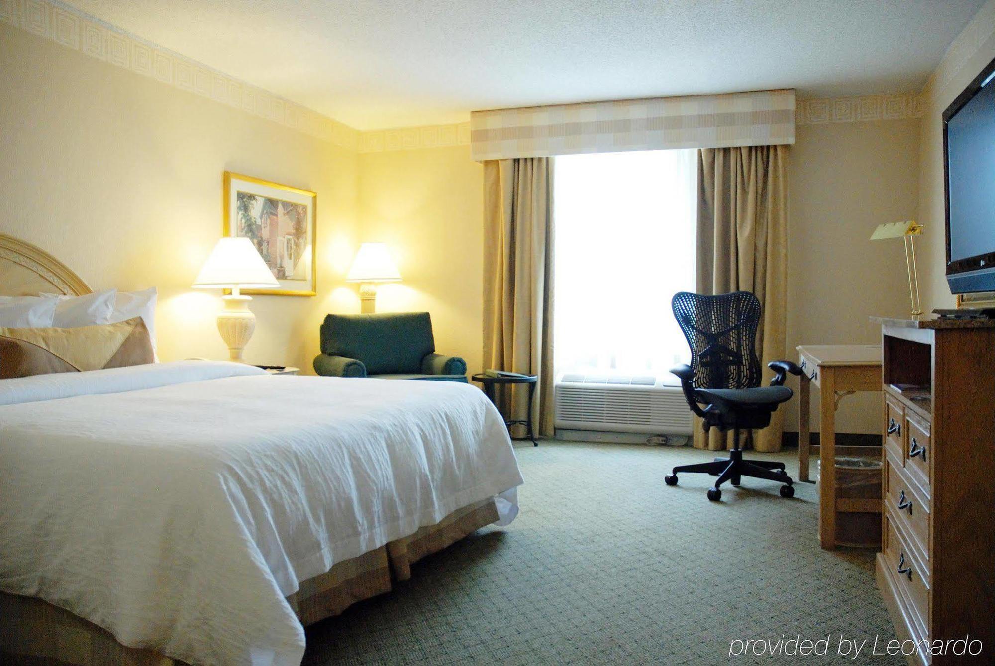 Hilton Garden Inn Atlanta North/Джонс Крийк Стая снимка