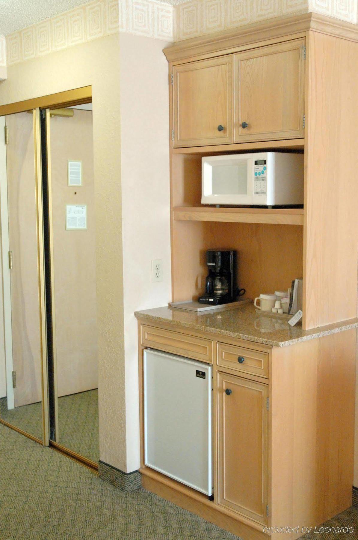 Hilton Garden Inn Atlanta North/Джонс Крийк Стая снимка
