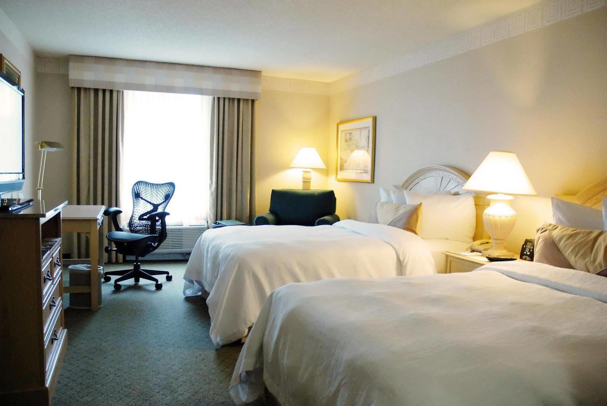 Hilton Garden Inn Atlanta North/Джонс Крийк Стая снимка